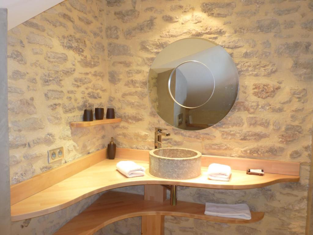 فندق Le Vieux Bistrot Cabrières-dʼAvignon الغرفة الصورة