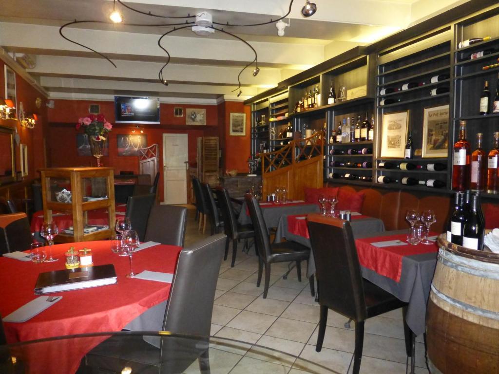 فندق Le Vieux Bistrot Cabrières-dʼAvignon المظهر الخارجي الصورة